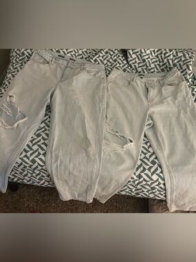 Light Wash Distressed Jeans - 2Pair